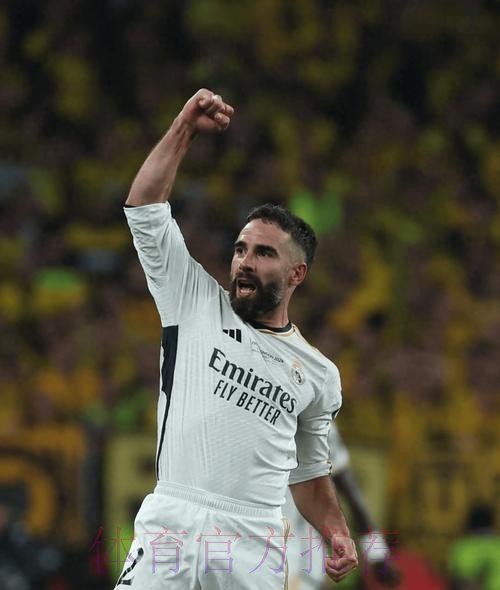 马卡:卡瓦哈尔受伤前皇马就在考虑签右后卫 马卡:卡瓦哈尔受伤前皇马就在考虑签右后卫